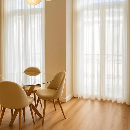 Glamour Aparthotel 4*